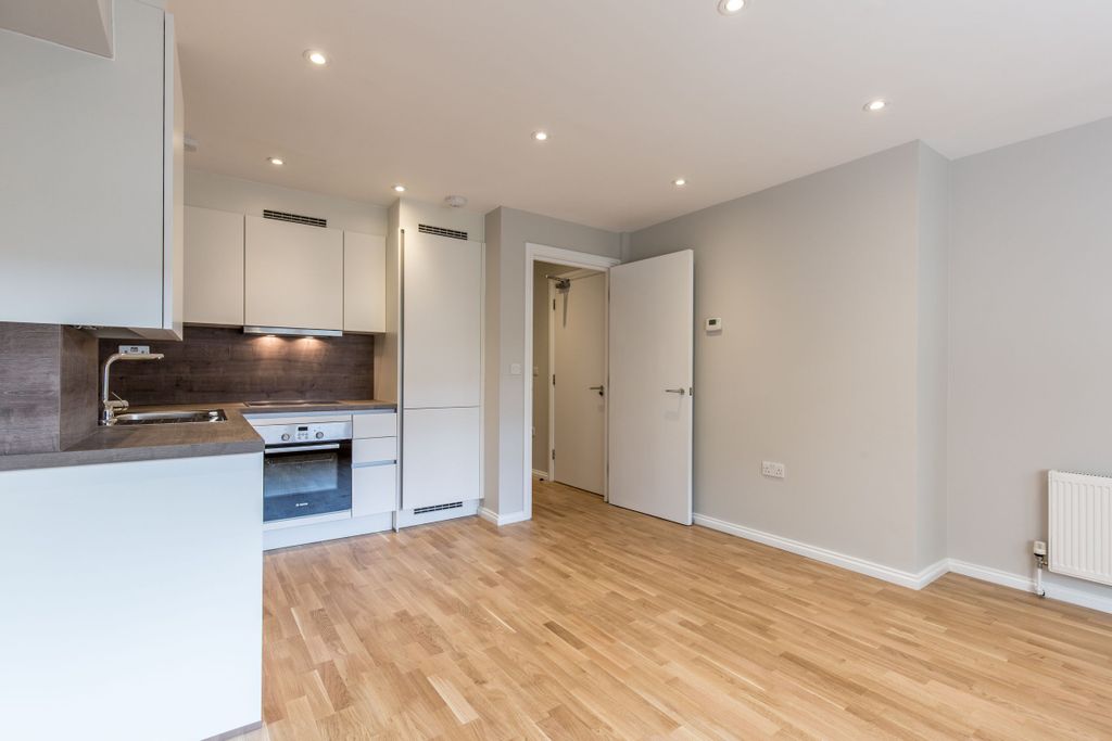 Property photo 2 of 8 Kitchen