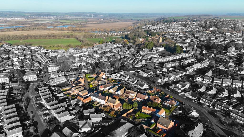 Property photo 2 of 22