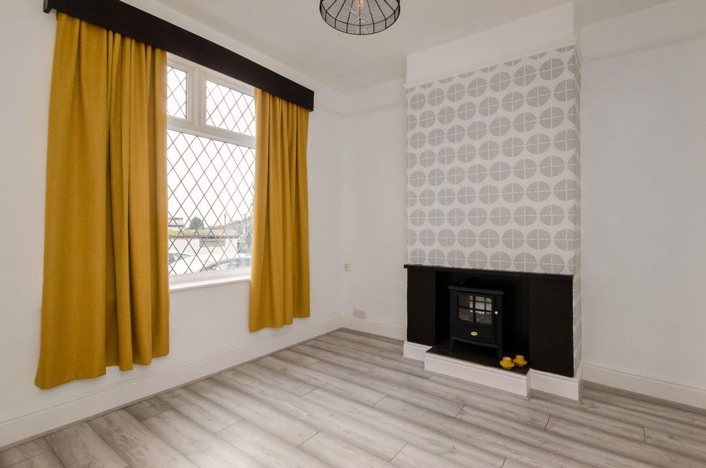 Property photo 3 of 10 Picture 3