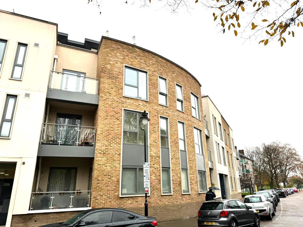 Property photo 1 of 11