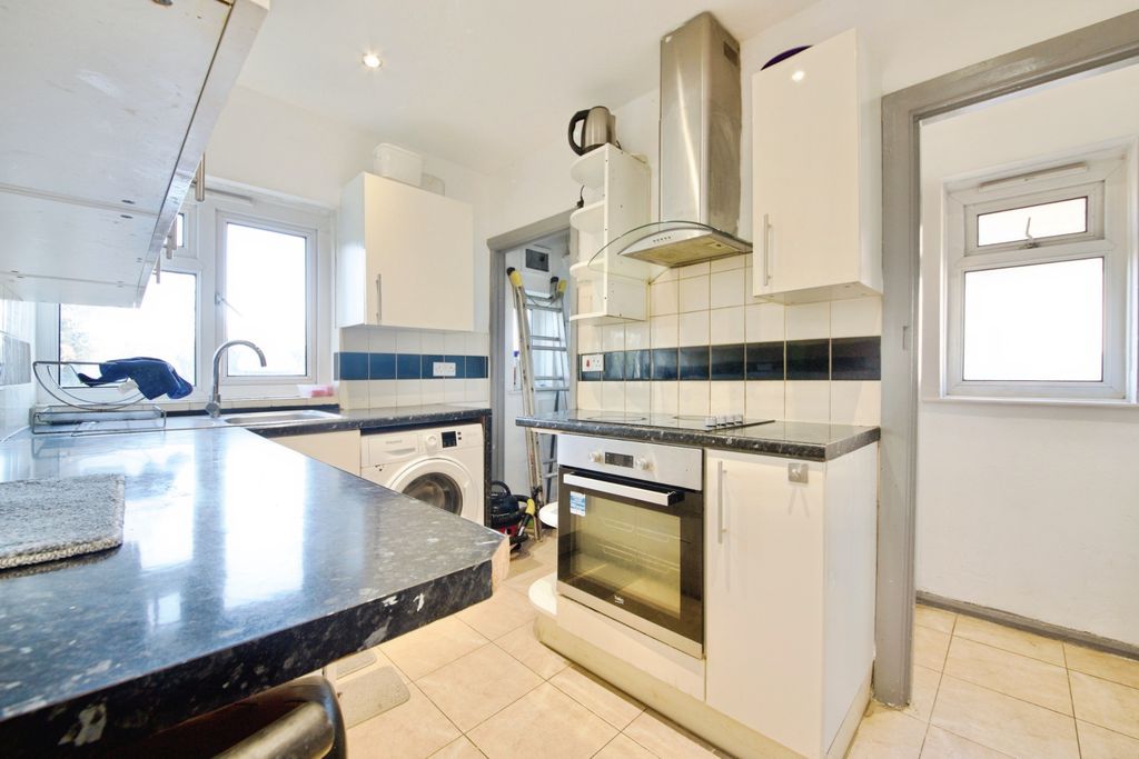 Property photo 3 of 12 Kitchen