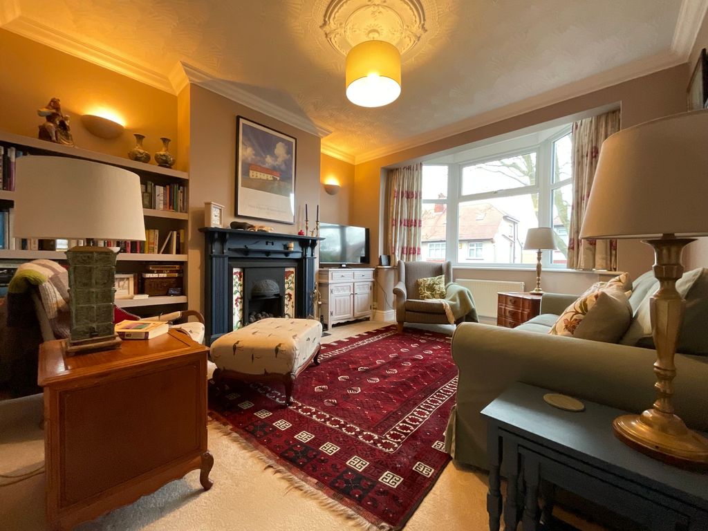 Property photo 2 of 28