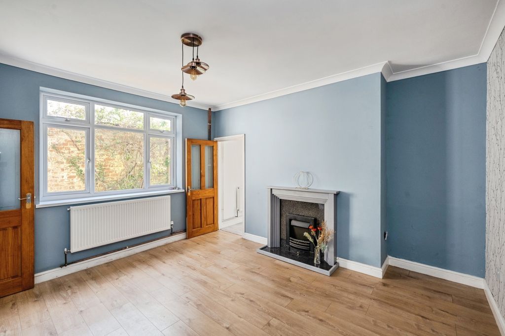 Property photo 3 of 16 Photo