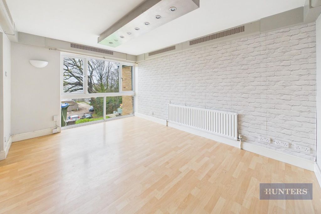 Property photo 2 of 23 Cam05152G0-Pr0403-Still004.Jpg