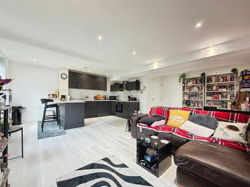 Property photo 2 of 12 Kitchen