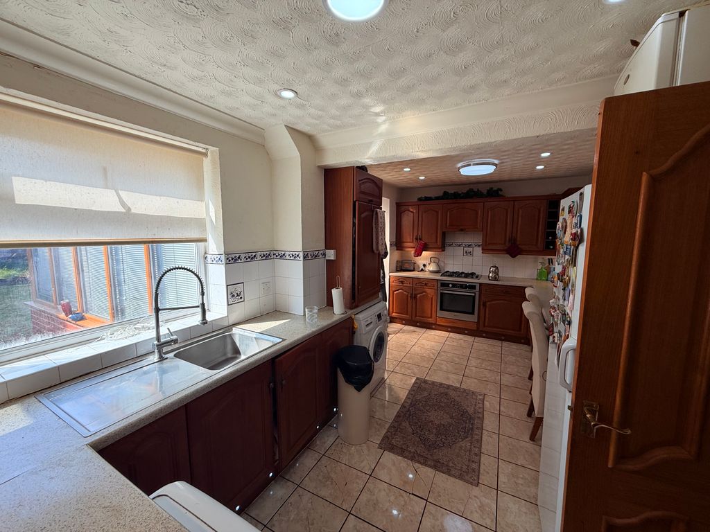 Property photo 3 of 16 Kitchen