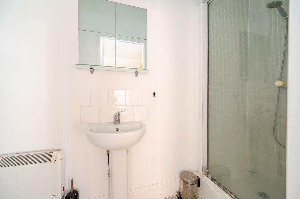 Property photo 2 of 17 Photo