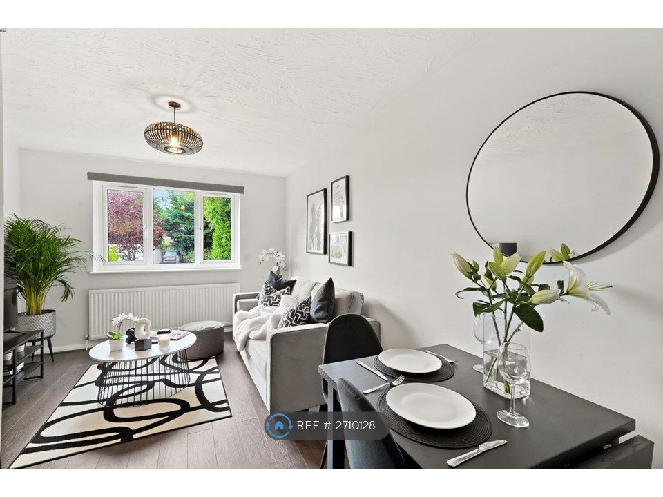 Property photo 3 of 13 Dinning Table For 2 Or 4 Guests