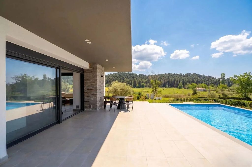 Property photo 1 of 13 For Sale – Villa 259 Sq.m. In Kipsa , Halkidiki