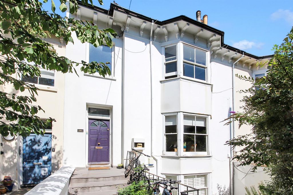 Property photo 1 of 11 Front