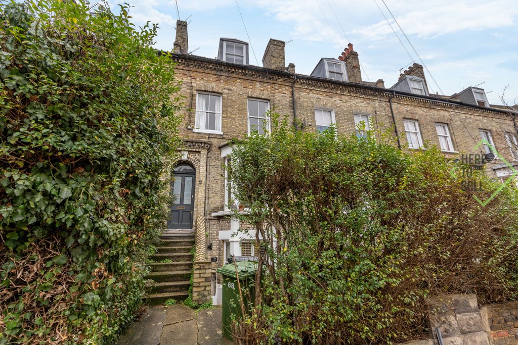 Property photo 3 of 12 68A Regina Road N4-30