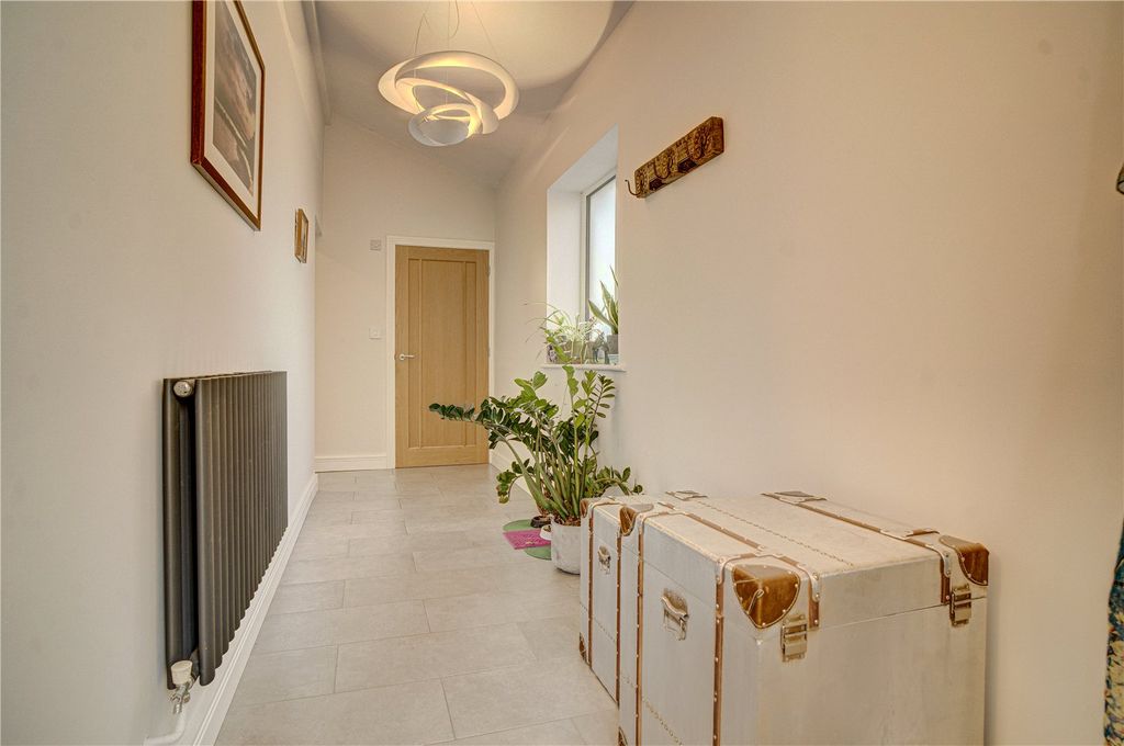 Property photo 2 of 16 Hallway