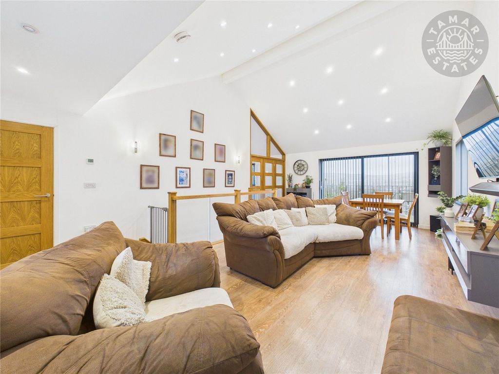 Property photo 3 of 21 Lounge/Dining Room