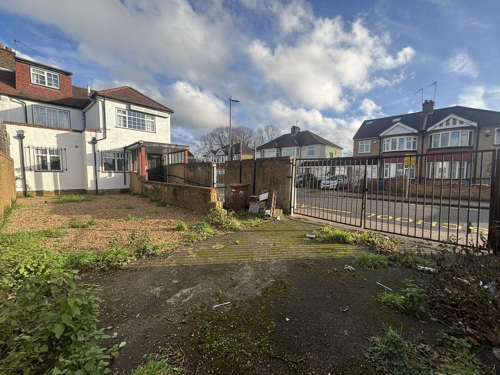 Property photo 3 of 4