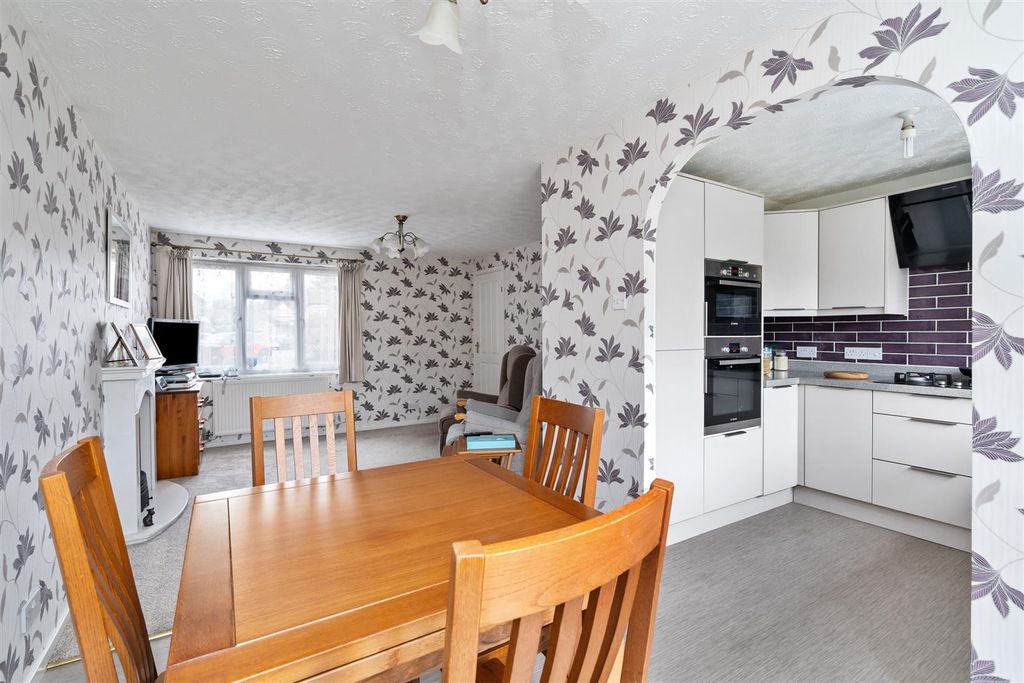 Property photo 3 of 11 4 Shelwick Grove_19.Jpg