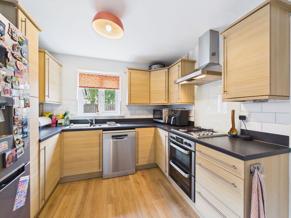 Property photo 3 of 17 Kitchen