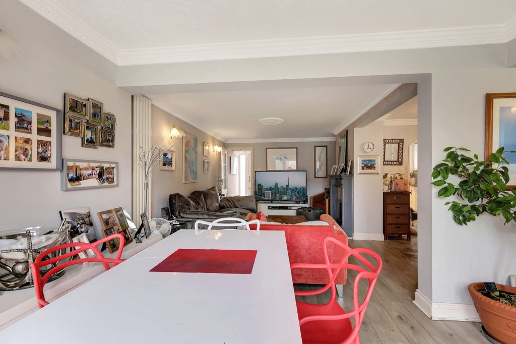 Property photo 3 of 17 4983395