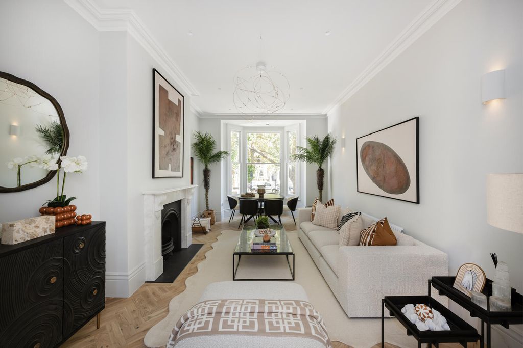 Property photo 1 of 31 Living Room