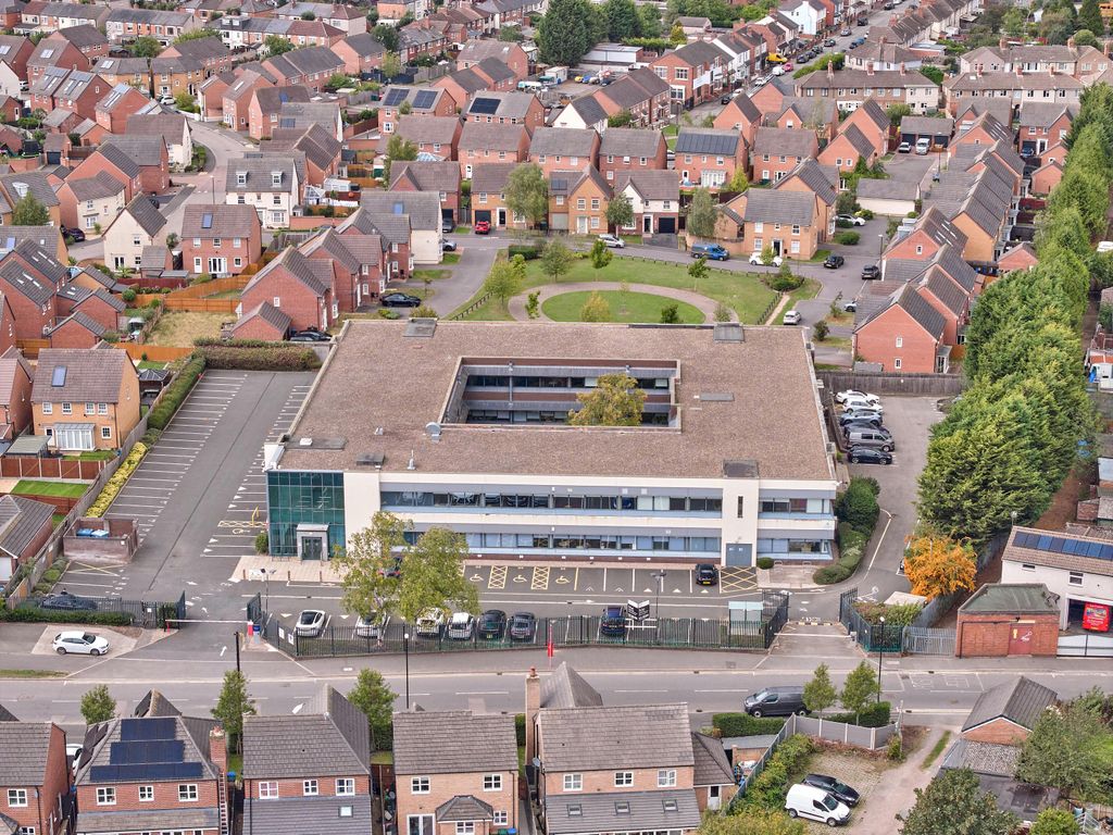 Property photo 2 of 11 Dji_20250916133100_0015_D_250916_Bar_Binley Court_Hi Res.Jpg