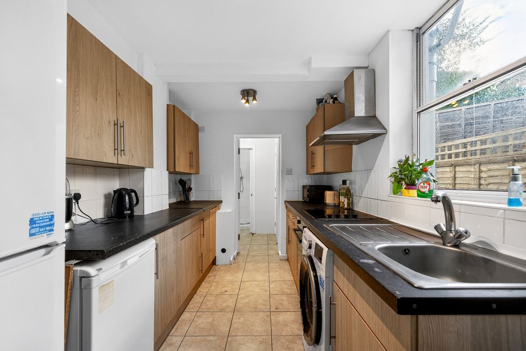 Property photo 2 of 11 Kitchen