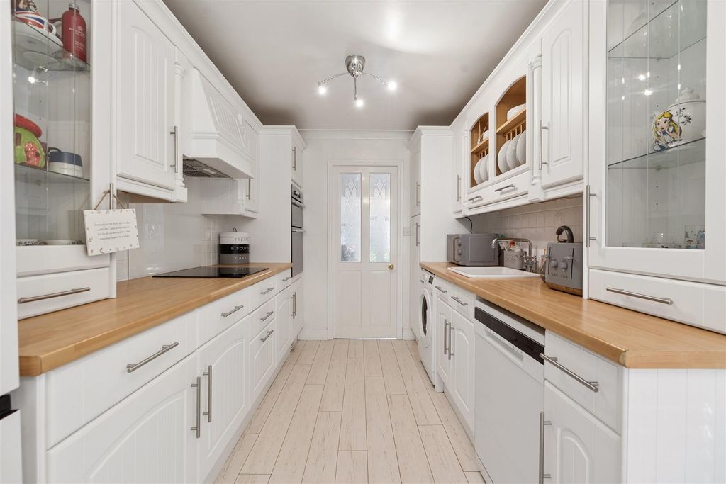 Property photo 3 of 19 37 Bazes Shaw-Hr20.Jpg
