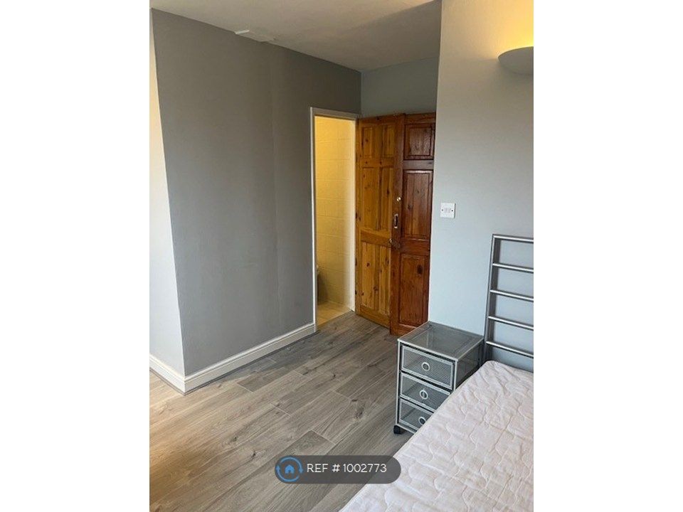 Property photo 2 of 18 Room 3