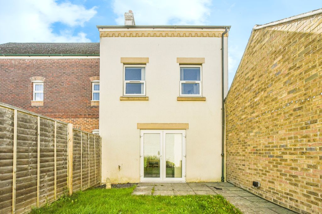 Property photo 2 of 20