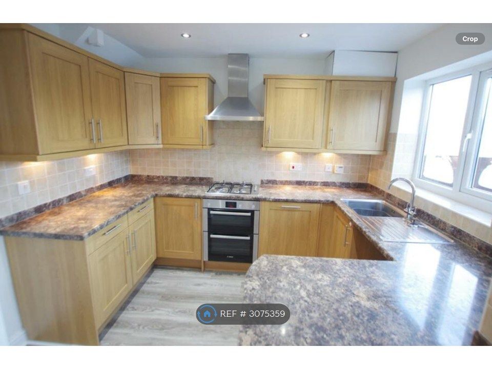 Property photo 2 of 10 Kitchen