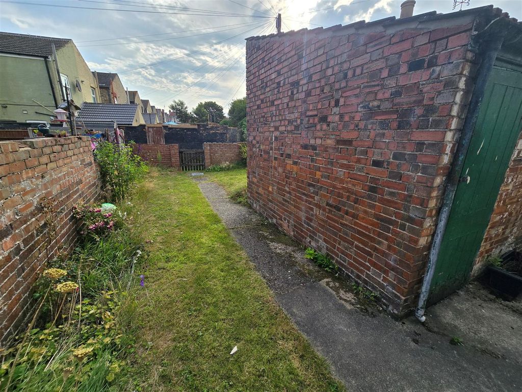 Property photo 3 of 9 Garden