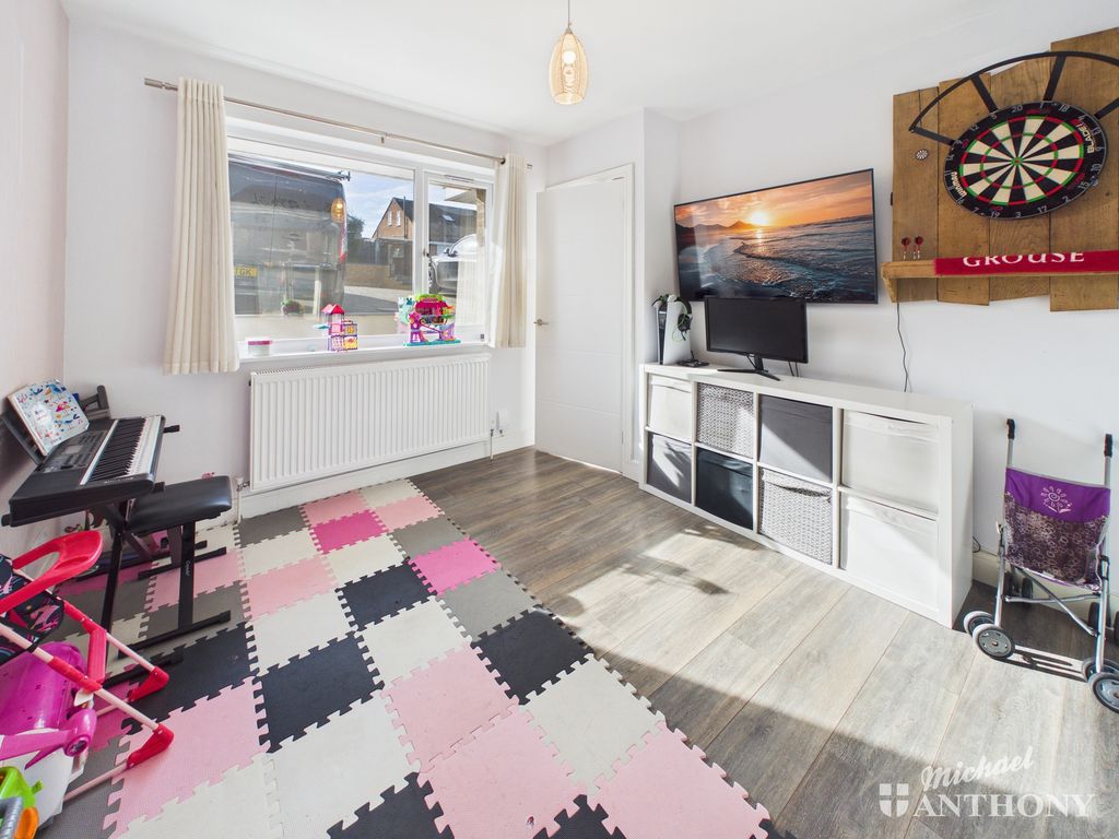 Property photo 3 of 25 Cam02773G0-Pr0418-Still012