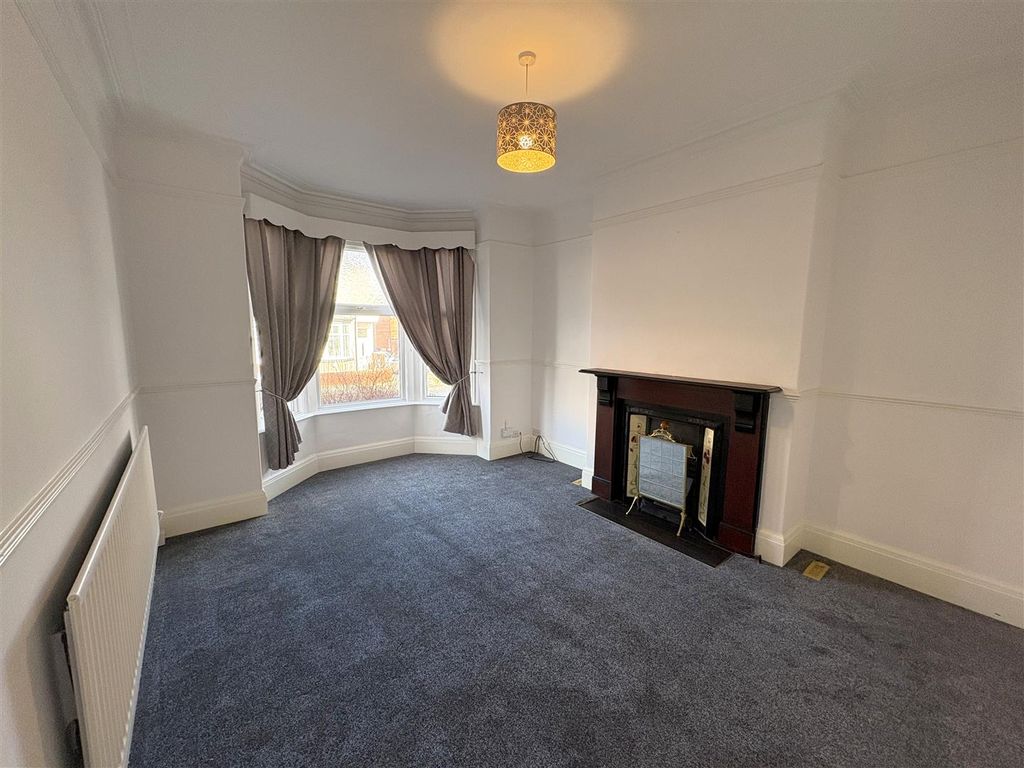 Property photo 2 of 14 Lounge