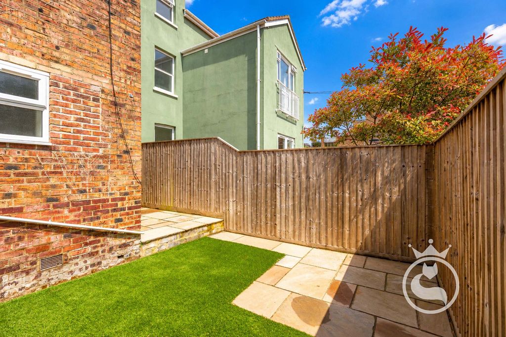 Property photo 3 of 12
