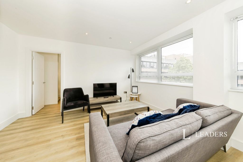 Property photo 3 of 15 Pbox-Img.Jpg