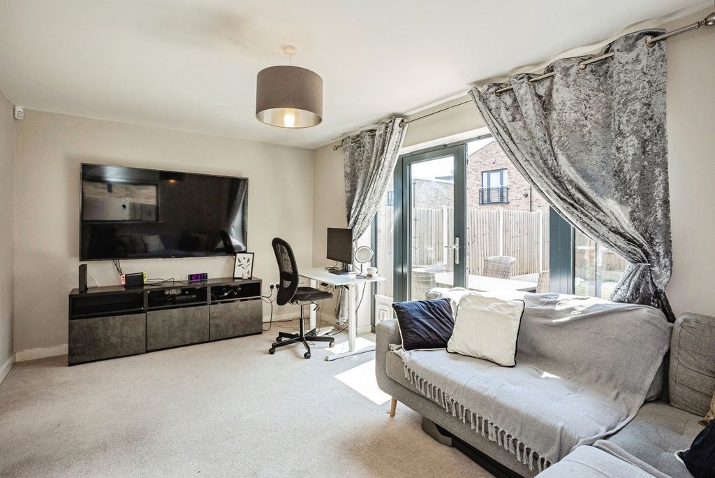 Property photo 3 of 25 Pbox-Img.Jpg