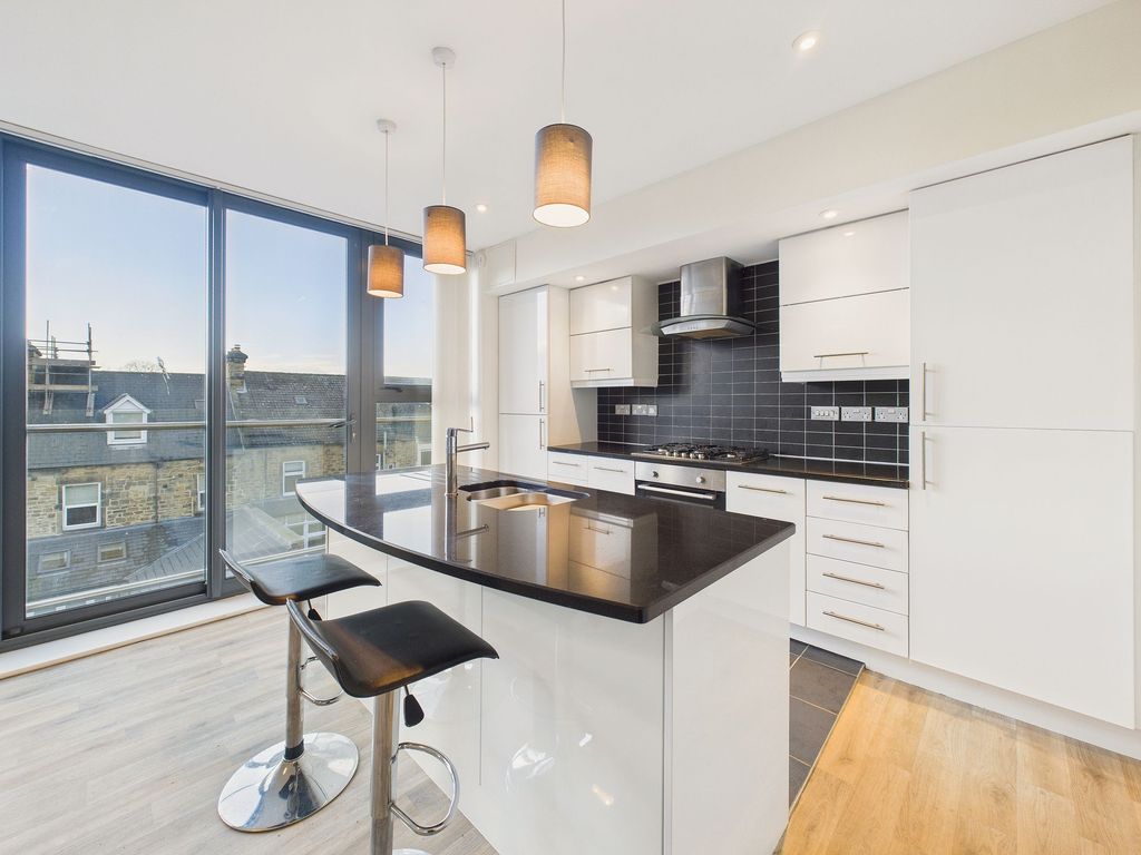 Property photo 1 of 11 Kitchen