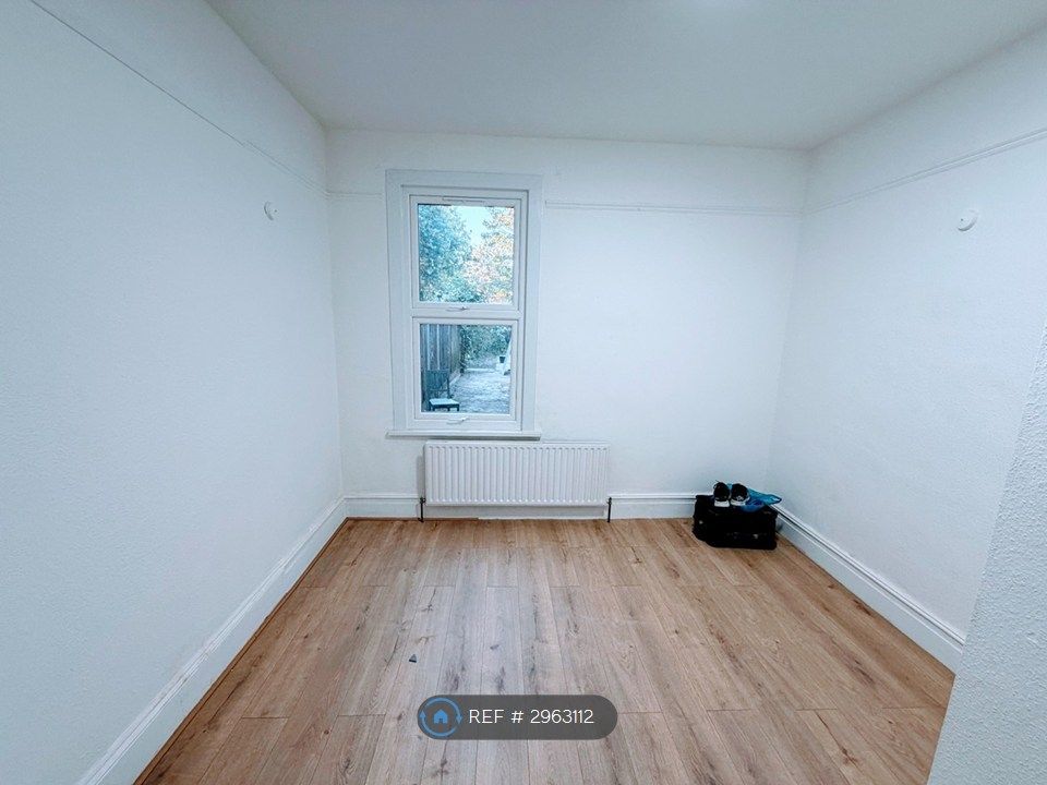 Property photo 3 of 10 Bedroom 2