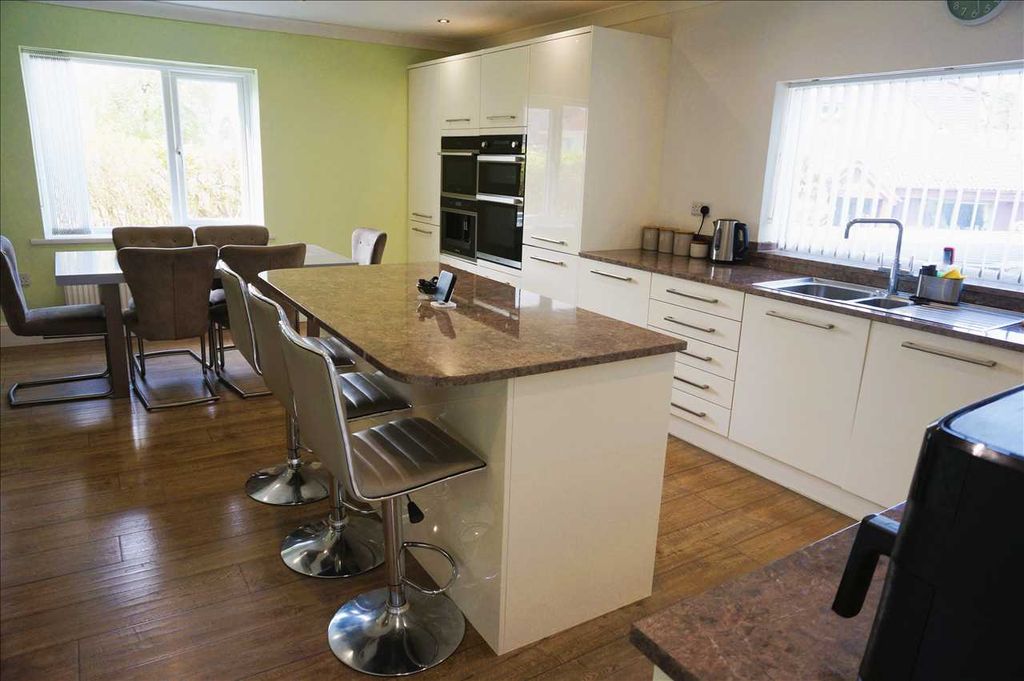 Property photo 2 of 29