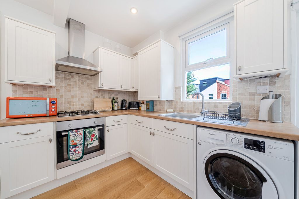 Property photo 3 of 10 1516668-7-6Aa137c...
