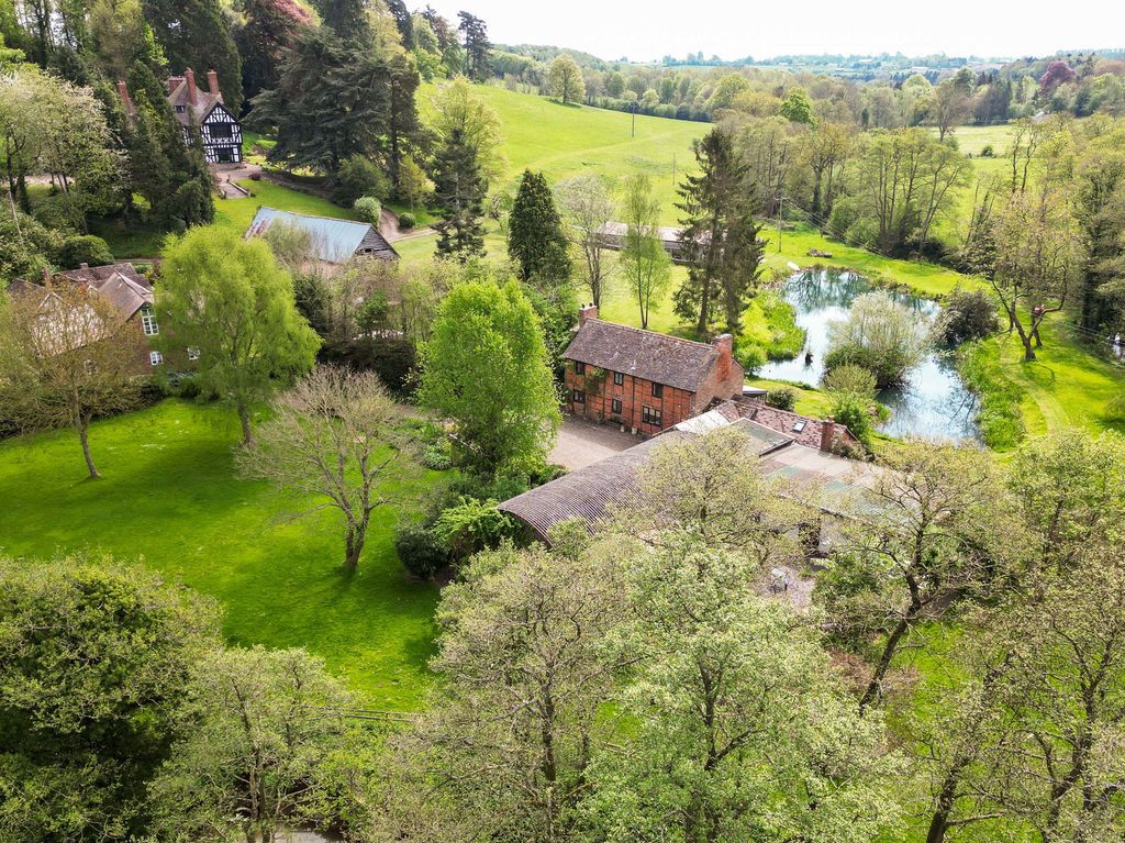 Property photo 2 of 39