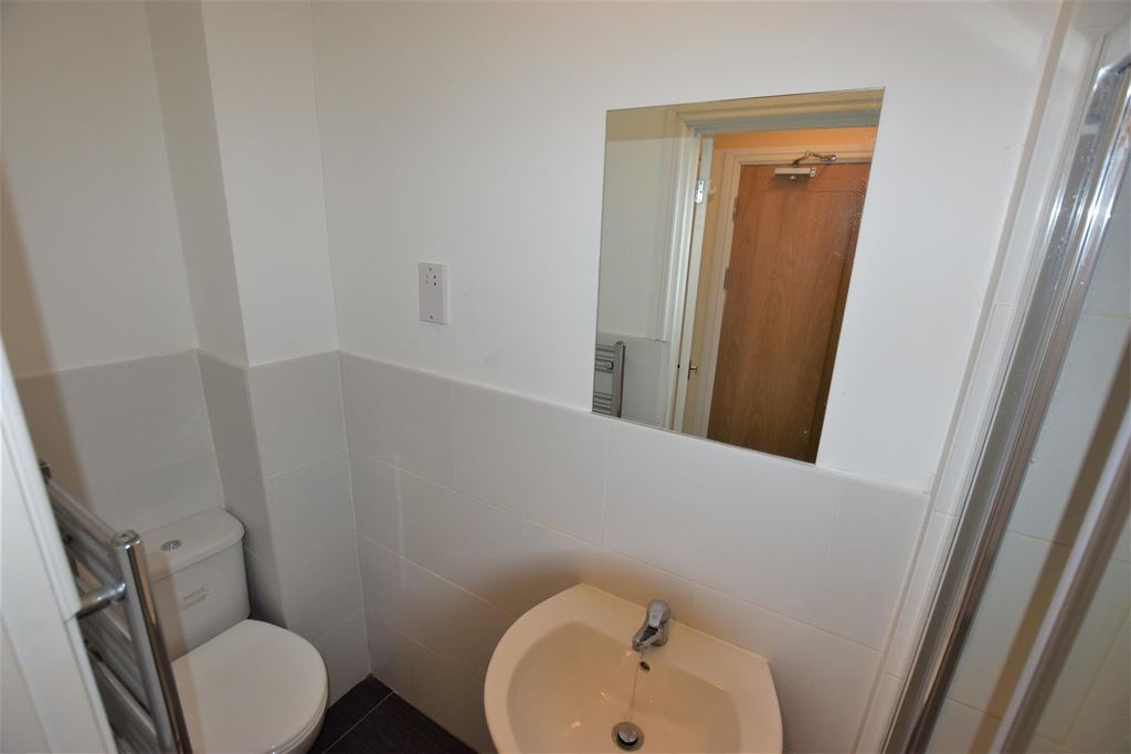 Property photo 1 of 5 Bathroom