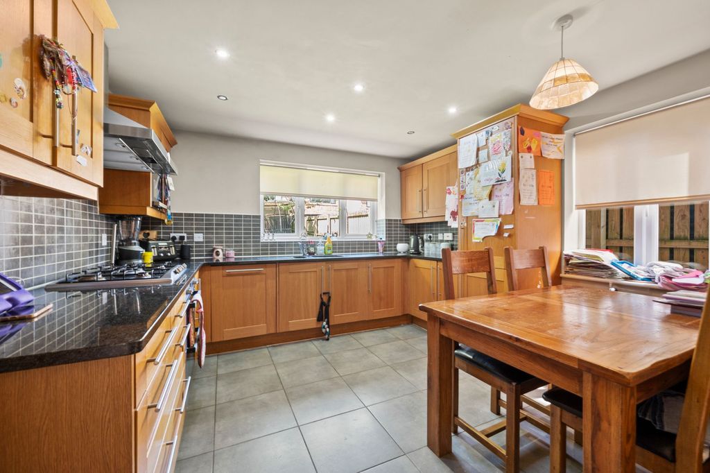 Property photo 2 of 32