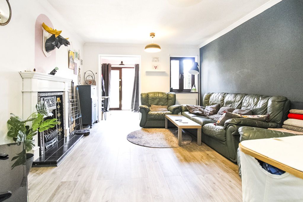 Property photo 2 of 12 Lounge