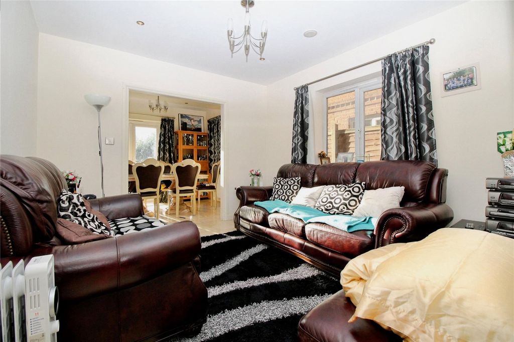 Property photo 3 of 16 Picture No. 14