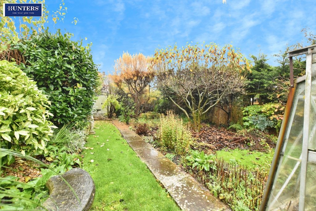 Property photo 2 of 21 Garden