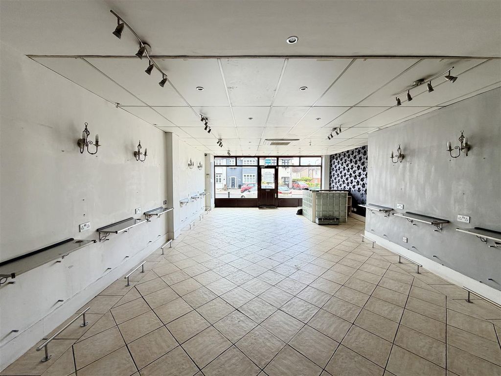 Property photo 3 of 8 Primary Sales Area