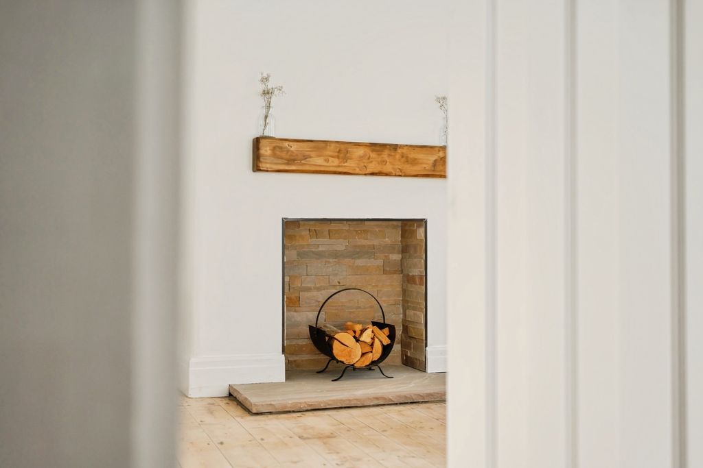 Property photo 3 of 18 Living Room