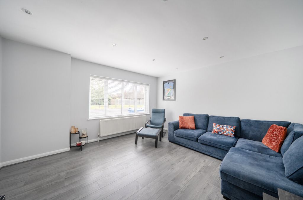Property photo 2 of 19 1448666-18-6A031d...