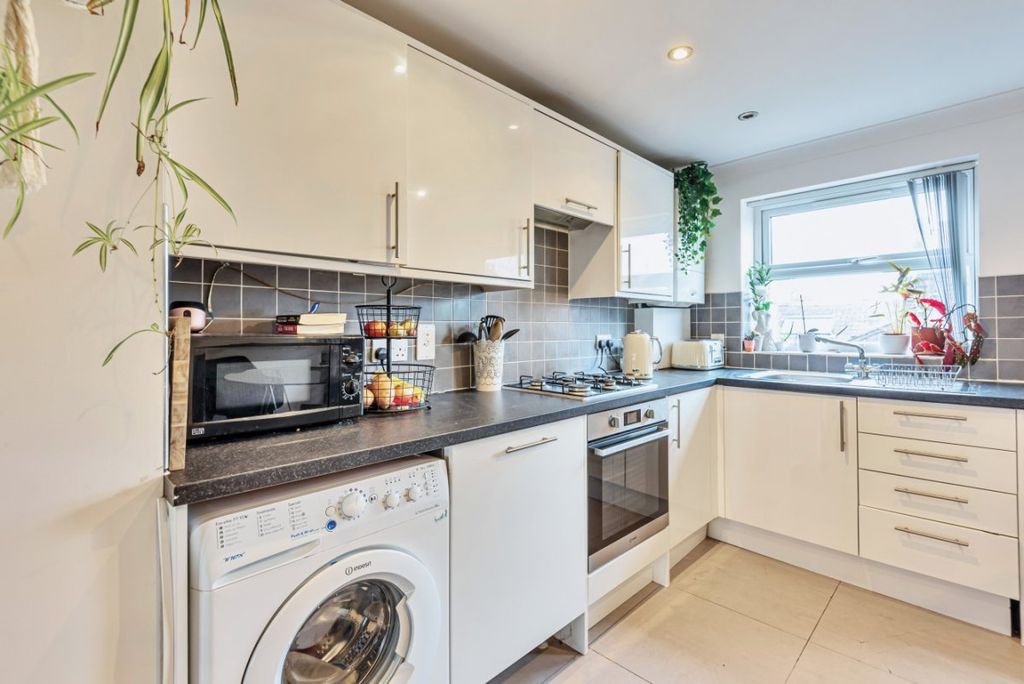 Property photo 2 of 8 911583 (4)