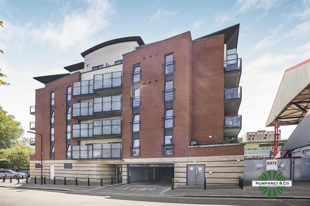 Property photo 1 of 12 Flat 7, 2 Bloomfield Court Brisbane Road -012.Jpg