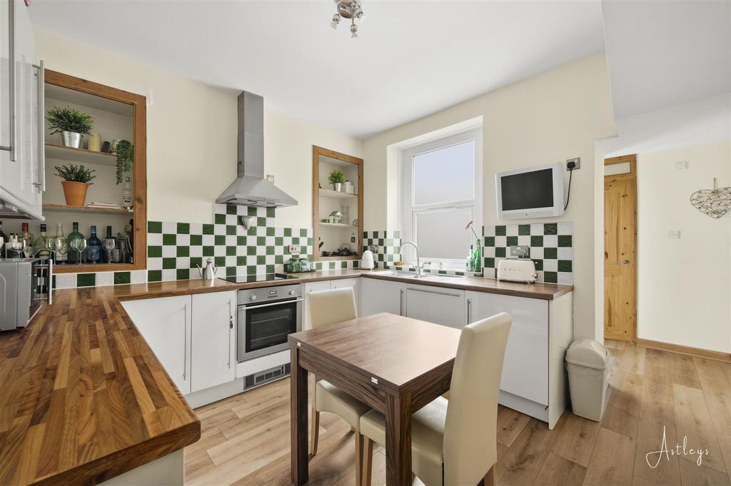 Property photo 3 of 15 Kitchen/Dining Room